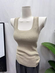 The quality is very NICE! Everyone wears the slimming U-neck wide shoulder straps to cover the side breasts camisole Korean INS autumn and winter base layer