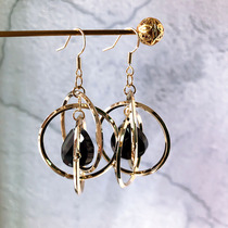 High Sense Earrings Lukewarm Wind Ear Hook Metal Circle Earbuds European And European Exaggerated Personality Temperament Extremely Simple Web Red Earrings