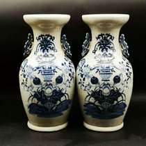 A pair of antique antique folk old goods dowry bottle ornaments in the middle of the Qing Dynasty Min Kiln blue and white Bogu flower pattern binaural bottles