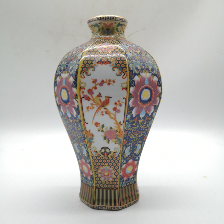 花鳥八方瓶は大清雍正琺瑯彩窓窓瓶  景徳鎮 陶磁器 装飾品 工芸品 美術品 置物 琺瑯彩花鳥八方梅瓶 景徳鎮 陶磁器 装飾品 現代工芸品 美術品