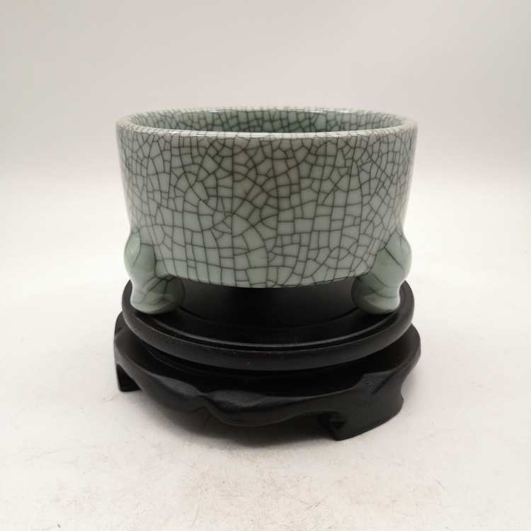 Song Guan Kiln Open Pieces Ice Cracked Tripod Incense Furnace Water Wash Pen Wash Stationery Antique Porcelain Antique Collection Old Goods Decoration