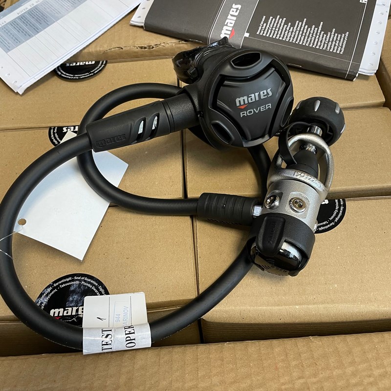 Mares Rover 12S scuba diving equipment suit a secondary head Suction Regulator pressure reducing valve
