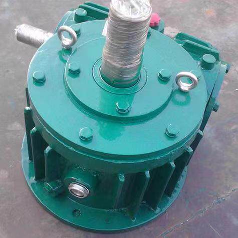 Worm reducer WHC120 worm has large torque on the side of the worm gear and is a stable reduction transmission for mining and chemical machinery.