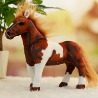 Темно -коричневая лошадь