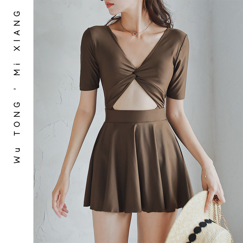 South Korea ins swimsuit ▲ One-piece triangle open-back beach hot spring resort half-sleeved conservative swimsuit female