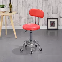 Железное колесо красного цвета