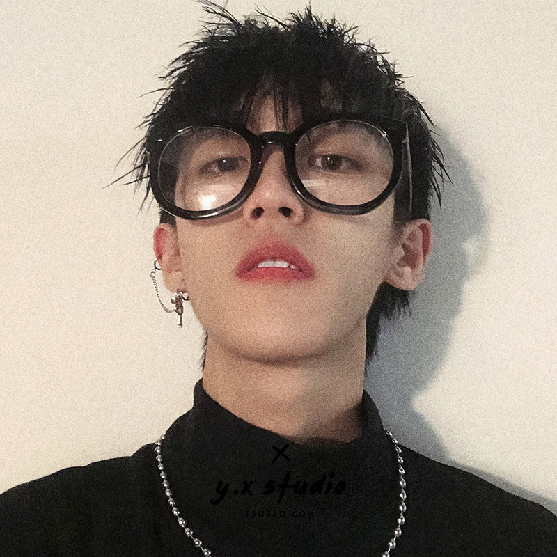 Black frame round eyeglass frame male makeup artifact shaking sound network red tide people with the same can be equipped with myopia flat eyeglass frame female