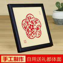 Beijing Featured Handmade Cut Paper Painting Year Cold Three Friendly Folk Crafts Business Foreign Gifts Foreign Gifts of Foreign Gifts Abroad