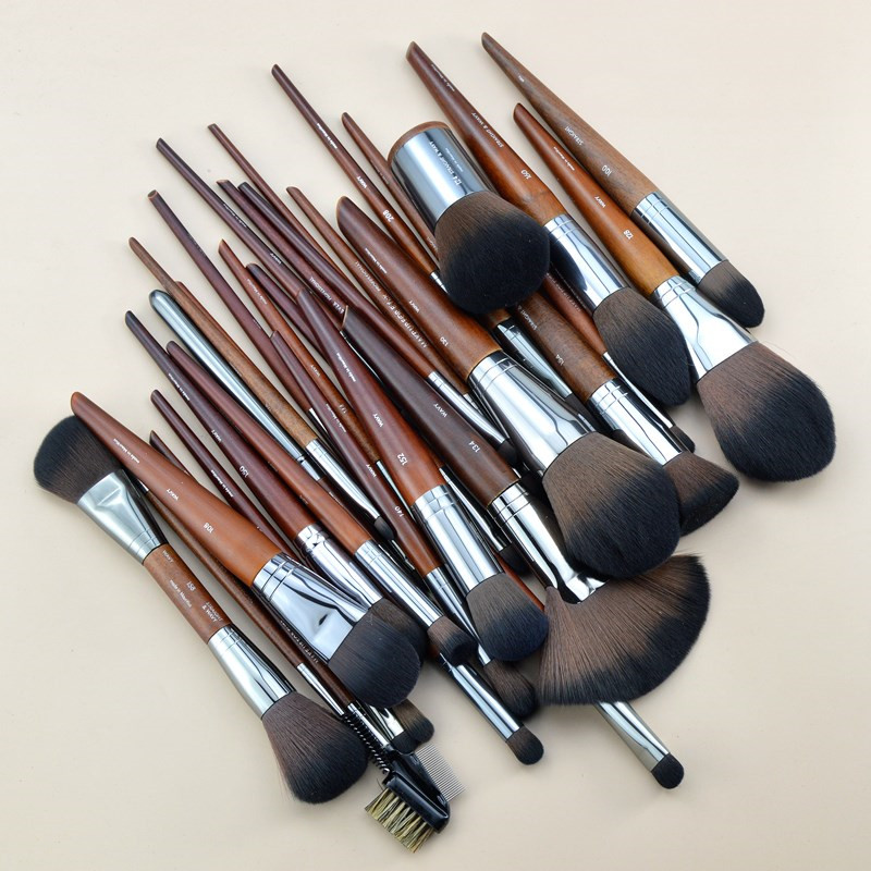 muf makeup brush 174 Concealer brush 124 Eye shadow brush 130 Loose powder brush Blush brush 242 Smudge brush Eye shadow brush