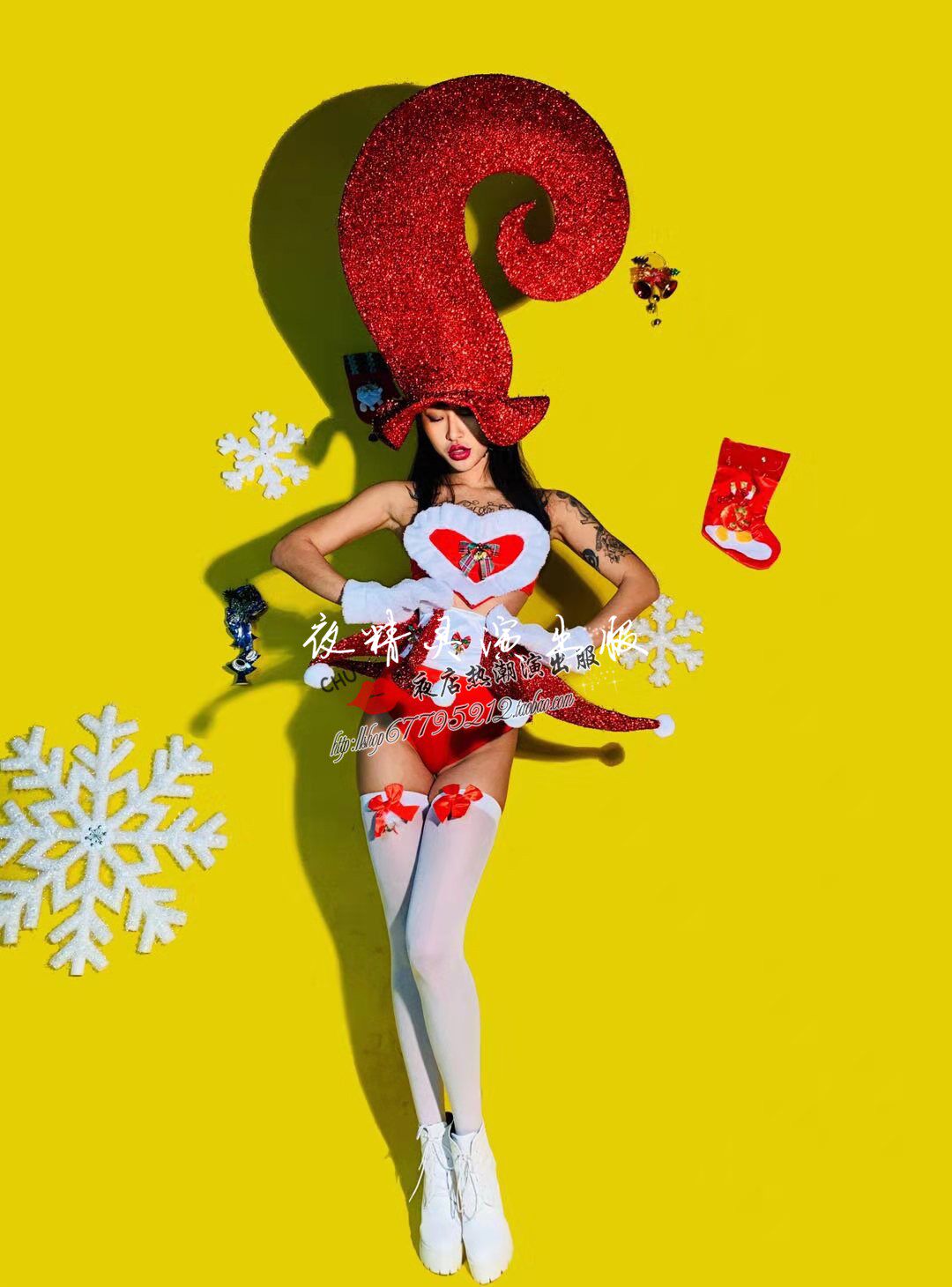 TT plays Christmas big red high-cylinder hat performance performance Sexy Stage Rave Party Act Out