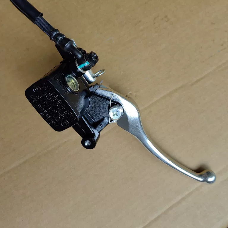 Подходит к новым континентам Honda SDH125T-/31/36/37EX Flying Dream DIO Crack NX передний тормоз верхний насос насоса вниз