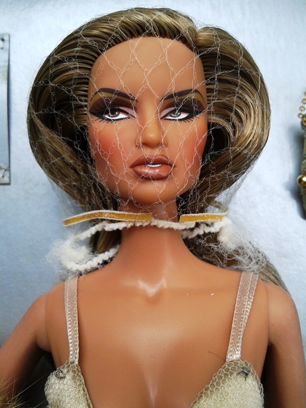 Fashion Royalty Cosmetic Takeover - Natalia Fatale -1 300