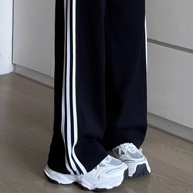 145cm Petite Black Striped Sweatpants for Women, Autumn 150cm Loose Straight Wide-Leg Pants, Casual Sweatpants, Size XS 145cm Petite Black Striped Sweatpants for Women, Autumn 150cm Loose Straight Wide-Leg Pants, Casual Sweatpants, Size XS