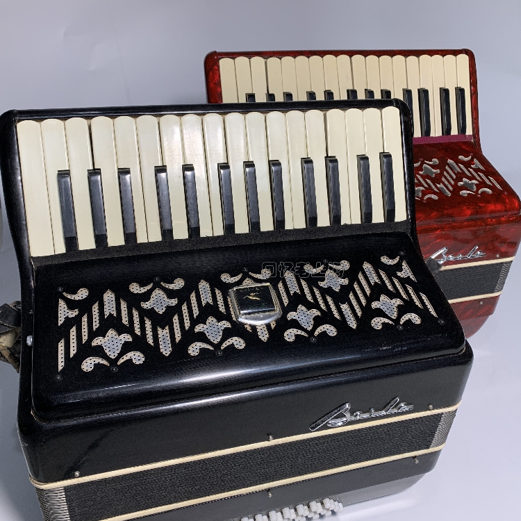Old old accordion used nostalgic musical instruments antique collection 80 s 90 s movie props 48 bass old objects