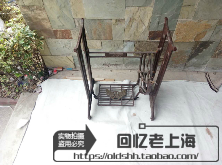 Sewing machine shelving old second-hand accessories Pedalling Sewing Machine Bee Butterfly Fly People Film and TV props 2 Deputy Price-Taobao