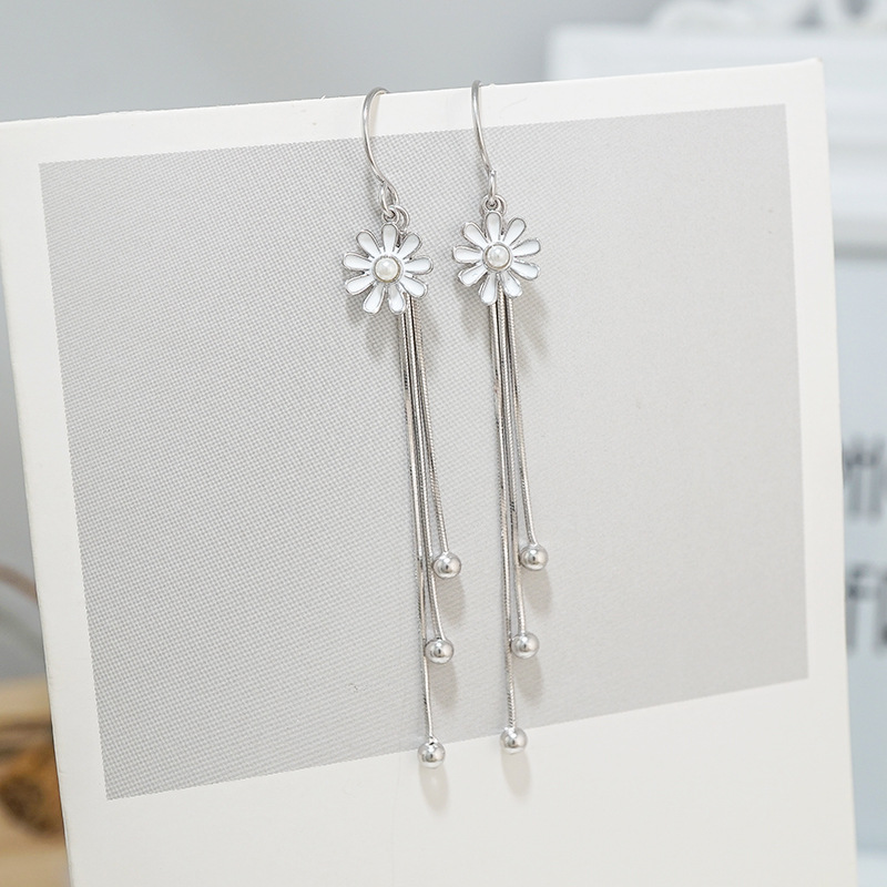 2021 New Pearl Flower Earrings pure silver Korean temperament of small daisies long stream Su Ear Fall with slim ear decoration