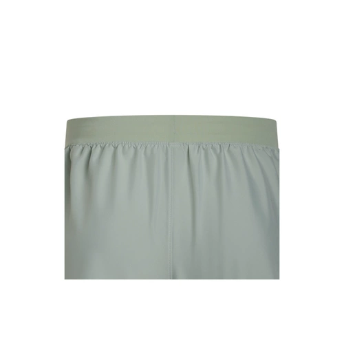 И официальный официальный UA запустить два -дюймовые спортивные шорты 1382641