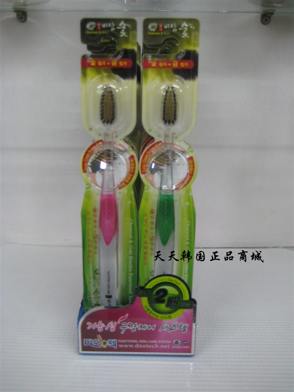 Korean genuine brand new style charcoal with gold composite toothbrush crystal toothbrush deep cleaning 6 8 Yuan only