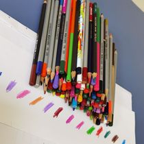 Stock tail filling color graffiti children students painting color pencil water soluble oily mixed Defective Products 100