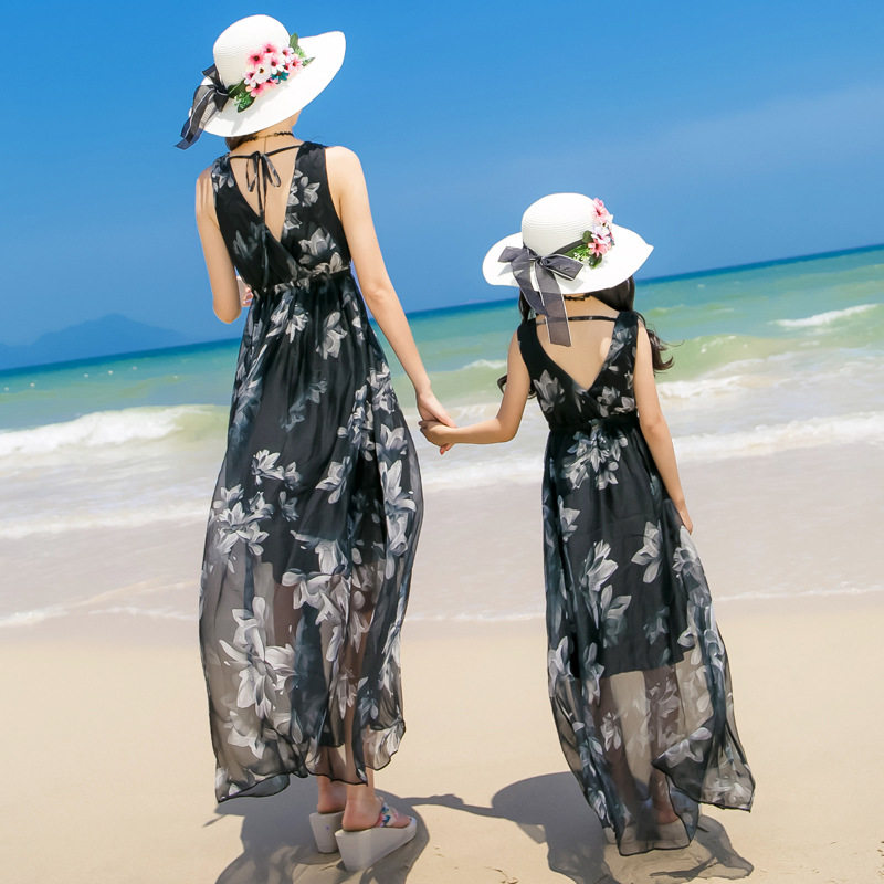 2022 Summer new Mother's dress The Yanis V collar beach skirt Seaside holiday photo Ocean dress with a dress for a long dress
