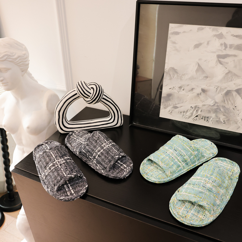 Fashionable Brand-Name Silent Home Fabric Slippers, Accessible Luxury, Soft-Soled, Non-Slip, Couple's Indoor Quilted Slippers, Breathable and Washable