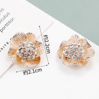 Одна пуговица с цветком и бриллиантом G-13-22.