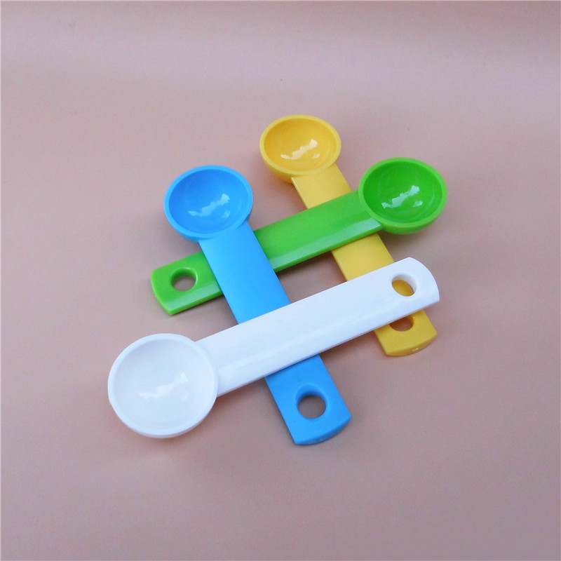 Split ear-like cream ear-in-ear print mud 10 gr small spoon with green yellow blue and white four color plastic spoons