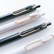 Super black Mitsubishi small thick core uniball one gel pen Japan press quick dry black pen 0 38 gold clip 0 5