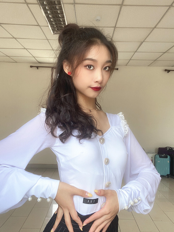 YHA Yihua Modern Dance Top White V-Neck Exquisite Heart Shape Single-Breasted Latin Top Practice Dress Can Be Customized