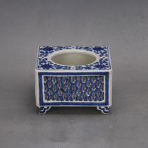 Qianlong period of the Qing Dynasty young blue and white lotus hollow support nail four-legged brush wash Shuimeng antique porcelain fully hand-collected