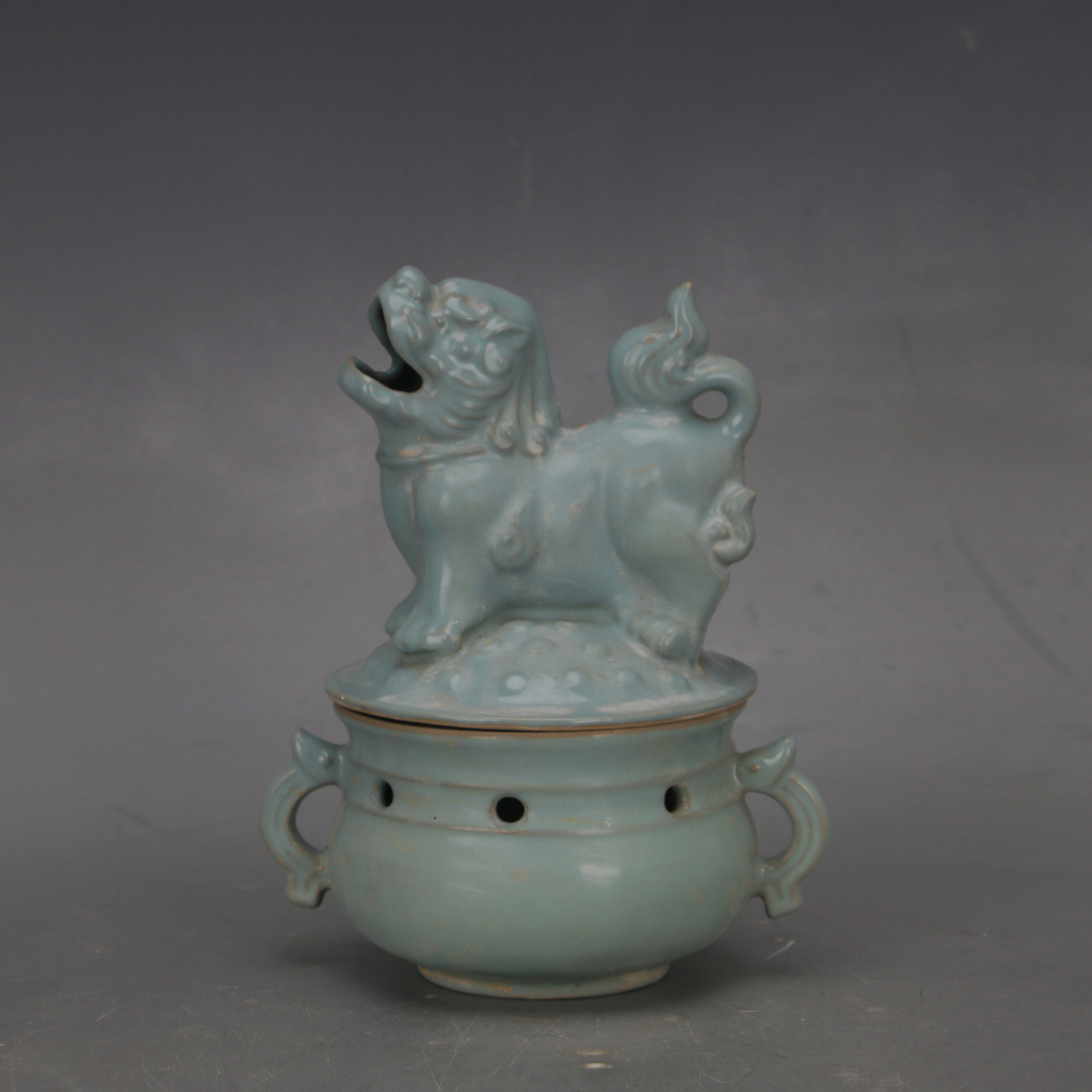 宋汝窯清涼寺青釉猊下透かし香炉 室内薫香炉 現代工芸品 置物 宋汝窯清涼寺青釉猊下透かし香炉 室内薫香炉 現代工芸品 置物