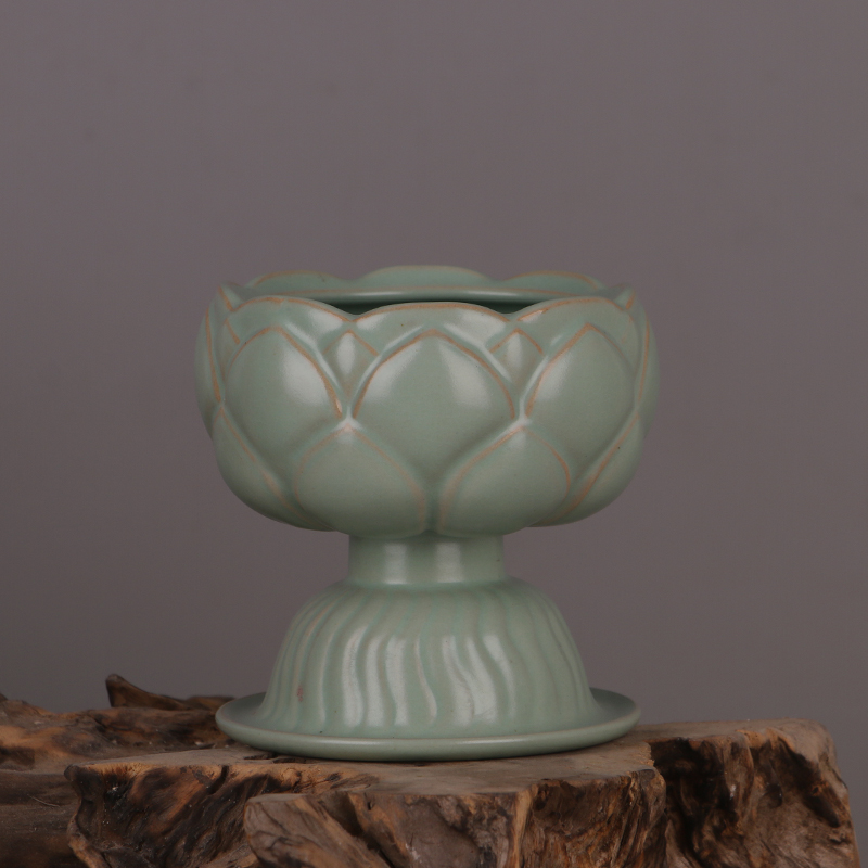 Northern Song Dynasty Ru kiln green glaze branch nail lotus incense burner imitation Song Dynasty hand-carved old goods antique antique decoration