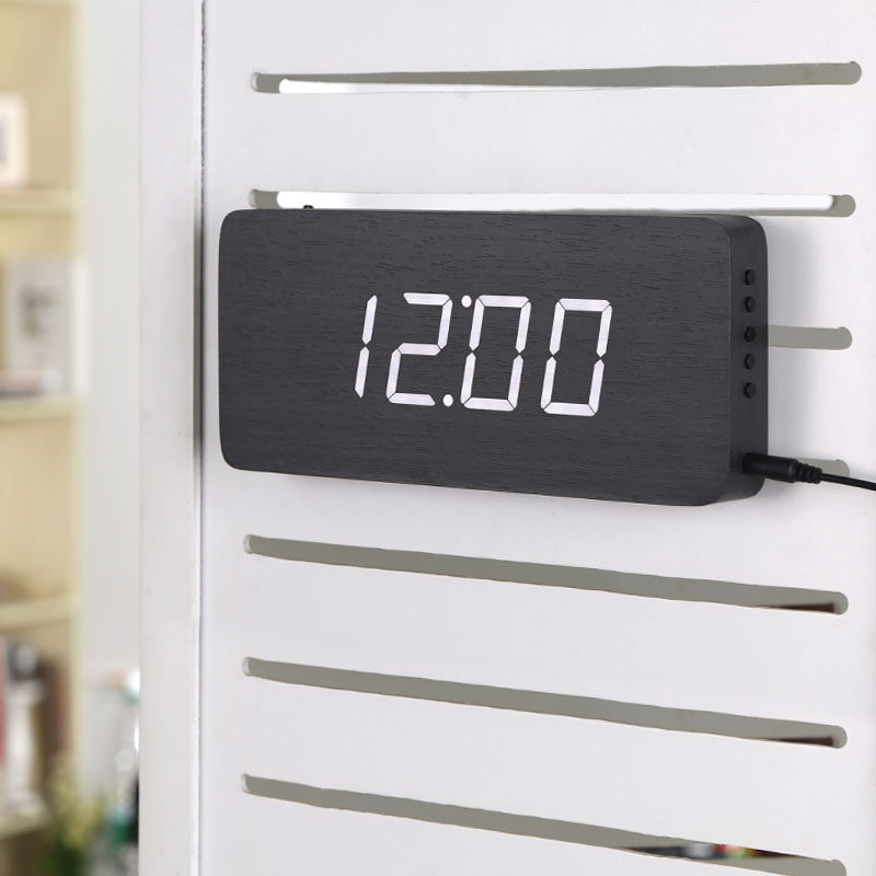 Creative wall clock Living room bedroom silent luminous clock Fashion modern electronic clock Hanging watch Wall clock Office clock