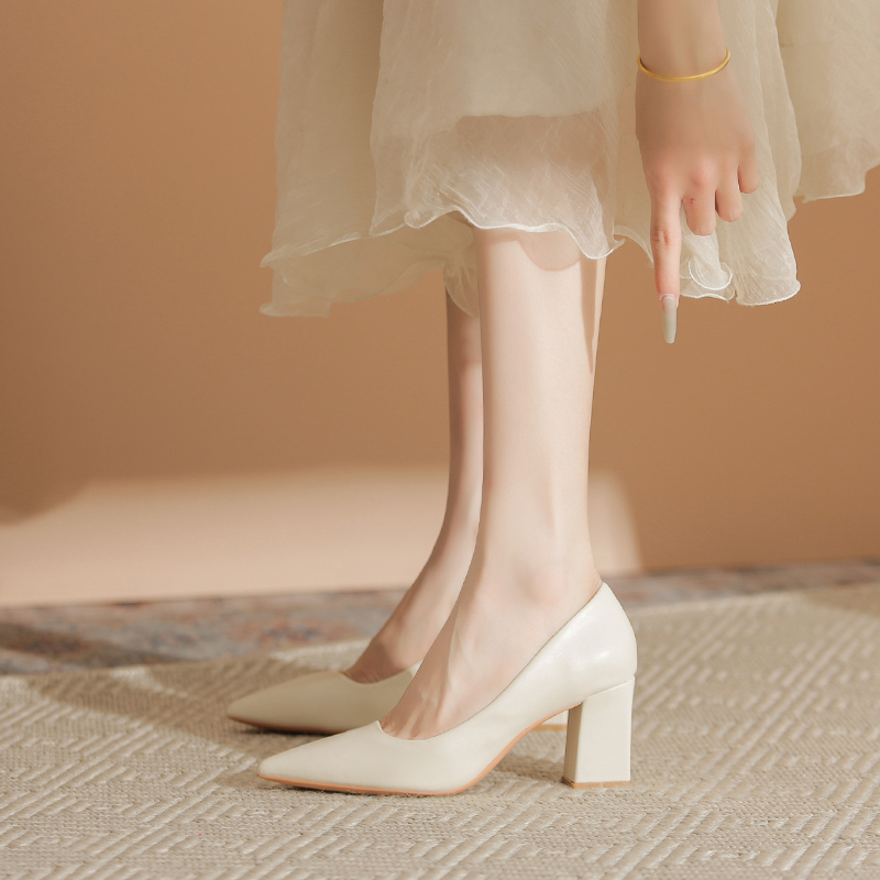 French-Style Off-White High-Heeled Shoes for Women, 2025 New Model, Elegant Soft Leather, Thick Heel, Comfortable, Shallow Mouth, Professional Single Shoes for Women