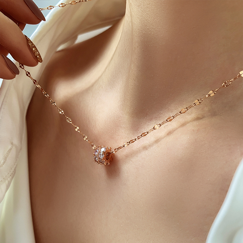 Diamond-encrusted small brute waist necklace female tide light luxury collarbone chain high-grade sense sterling silver does not fade simple cold neck chain