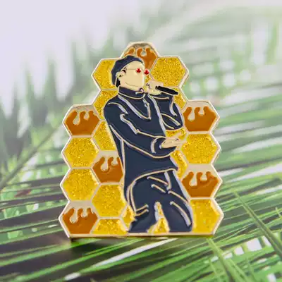 Zhang Yixing around the same honey lay BEE concert album BEE BUSY metal badge brooch