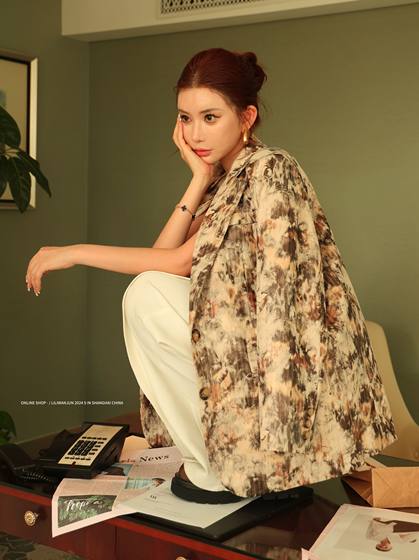 李婉君 法式高级感复古设计感扎染印花西装外套女秋新款古着上衣