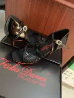 Черная ярко -кожаная красная дна 7,5 подковообразной каблуки