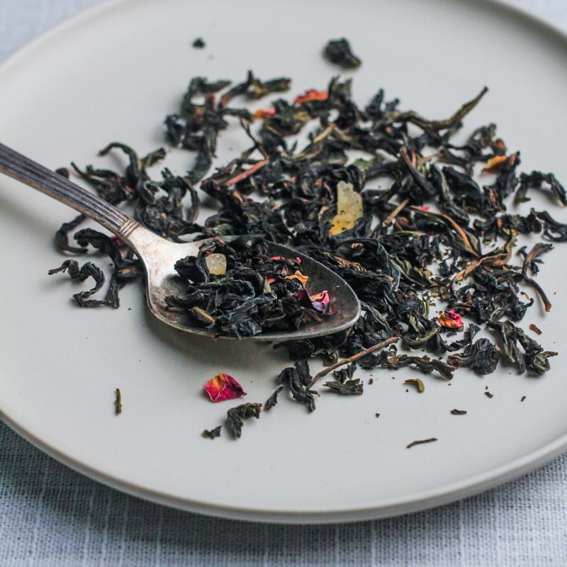 White Peach Oolong Tea Once you drink it, you will never forget the oolong tea with white peach juice