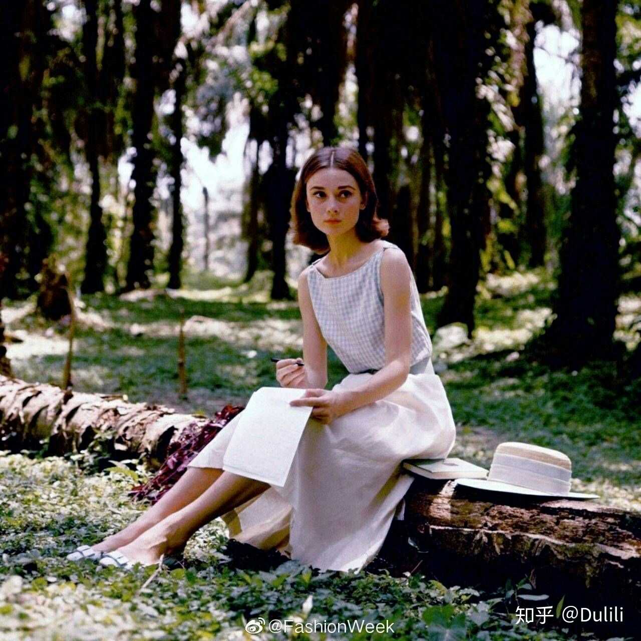 The case is hyper-connected to the universal hyperlinks.