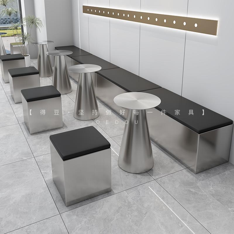 Кофейня в промышленном стиле, сочетание стола и стула из нержавеющей стали, магазин молочных чаев и десертов, раскладной диван, длинный табурет, сочетание круглого журнального столика