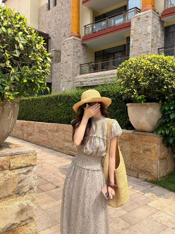 Ease French Court-Style Elegant Leopard Print and Floral Puff-Sleeve Long Dress E26A6144