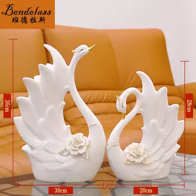 Banderas wedding gift ideas to send girlfriends to friends high-end swan ornaments home living room decoration gifts