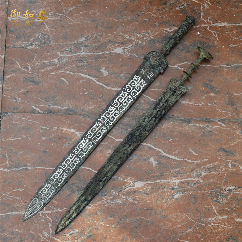 Chinese bronzeware red spot bag pulp black leather rust war country misty silver inscription sword black lacquer ancient rust ancient play collection