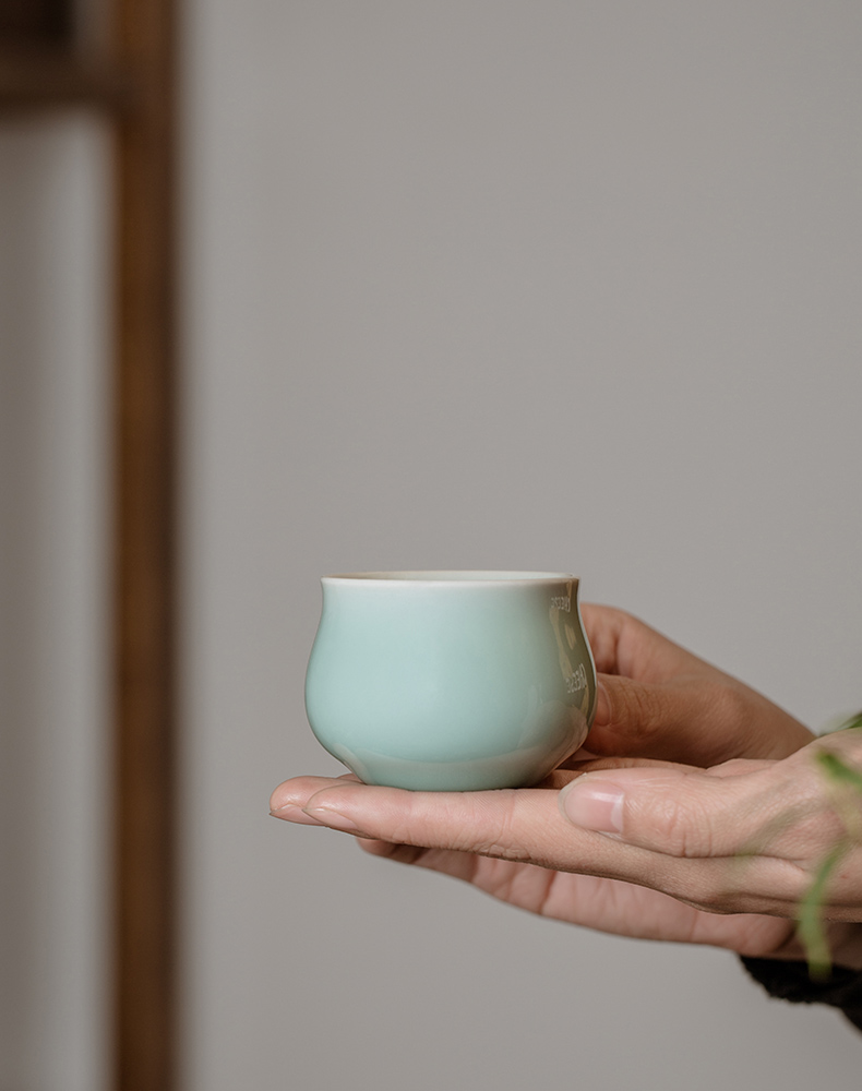 Jingdezhen ceramic kung fu tea tea cup single CPU master cup longquan celadon single small tea cup