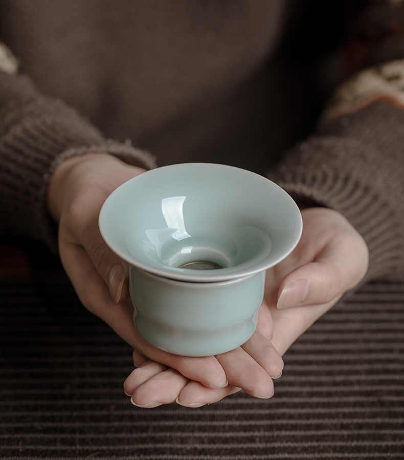 Jingdezhen ceramic) tea strainer kung fu tea tea accessories longquan celadon filter gauze screen