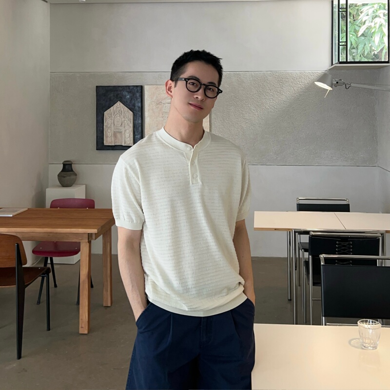 Konoku Old Money Style Hong Kong-Style Minimalist Henley Textured Thin Breathable Knit Men's Short Sleeve Shirt