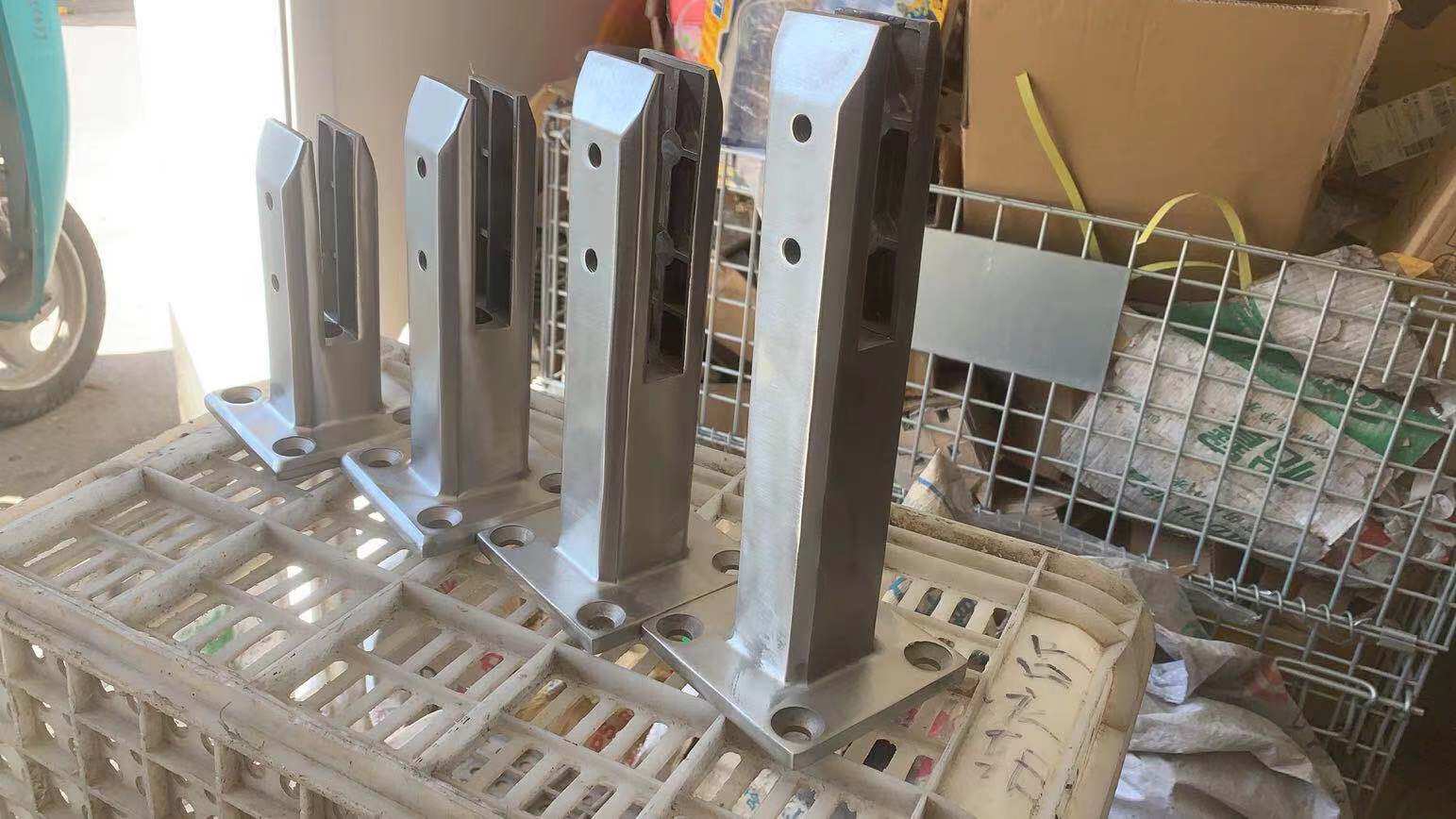 155 230 high 260 high 304 stainless steel punch-free glass clip used as platform stair railing fixed glass