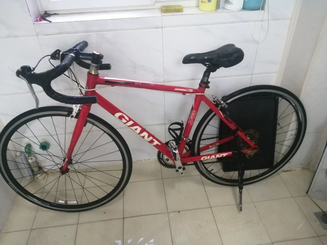 Second -hand Jienter spi 2700 highway bicycles have broken hands after the bicycle
