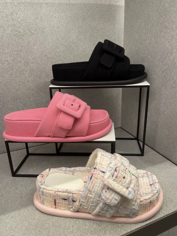 2026 New Platform Thick-Soled Beach Sandals, Flat Casual Slip-On Women's Slippers, Super Popular 2026 New Platform Thick-Soled Beach Sandals, Flat Casual Slip-On Women's Slippers, Super Popular